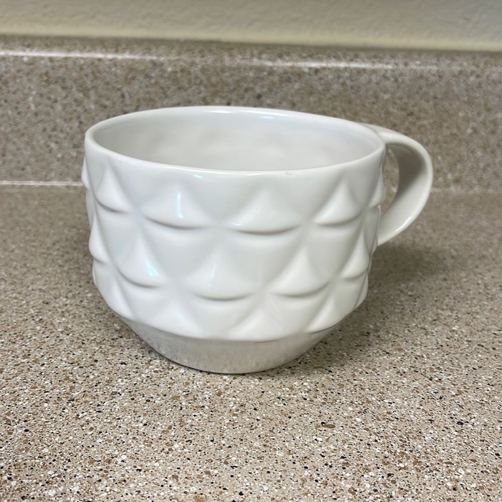 EUC Starbucks 2013 white faceted texture new bone china mug